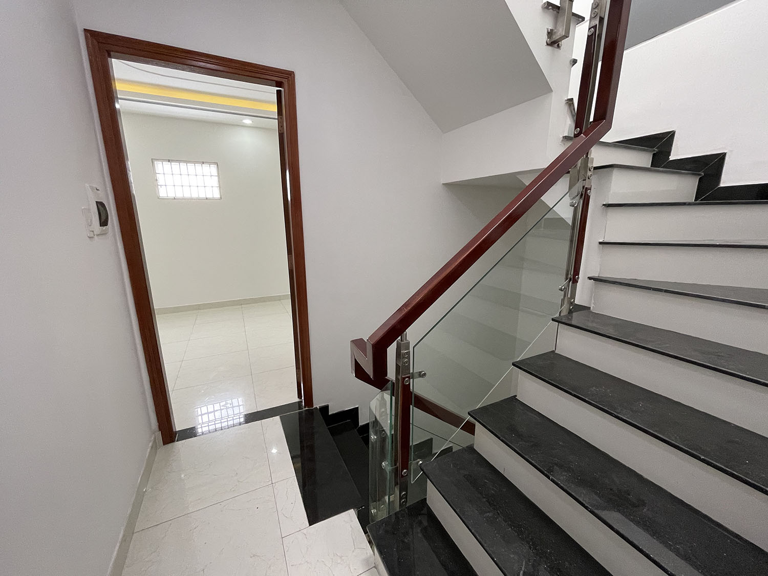 Bán nhà Hoàng Hoa Thám, Quận Bình Thạnh tuyệt phẩm 3 lầu (4,5m x 12m) đẹp lung linh hẻm ôtô khu VIP